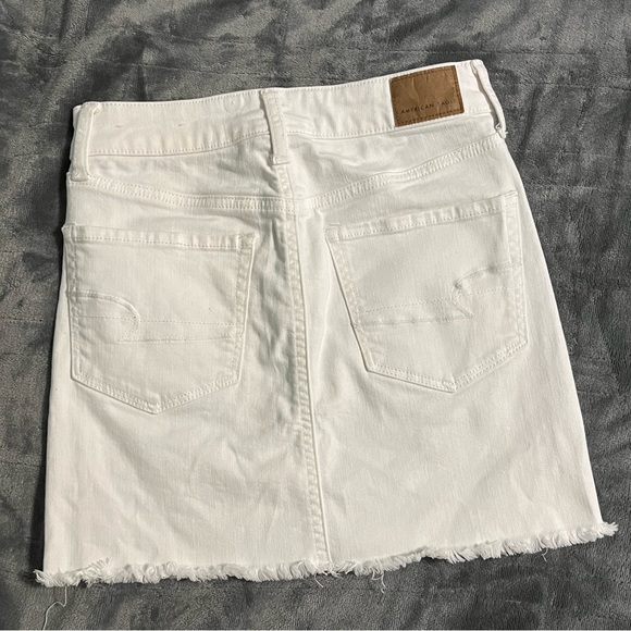 American Eagle “Hi Rise”. Super Stretch! White, frayed hem mini skirt - size 00 - Picture 2 of 6